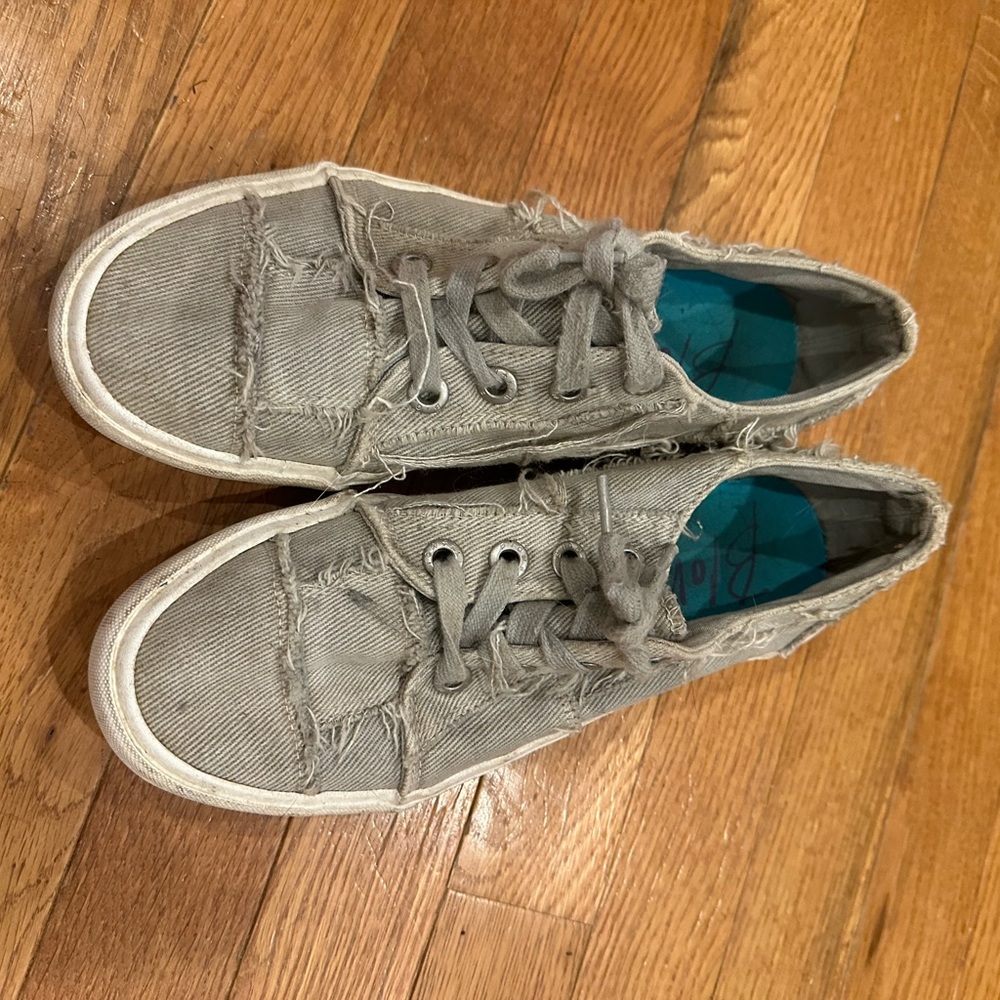 Shoes like converses